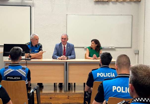 Visita del alcalde al cuartel de la Policía Local 2