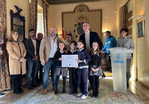 Entrega premios carrera Fin de Año salón 32