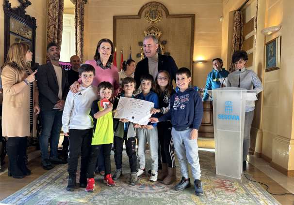 Entrega premios carrera Fin de Año salón 29
