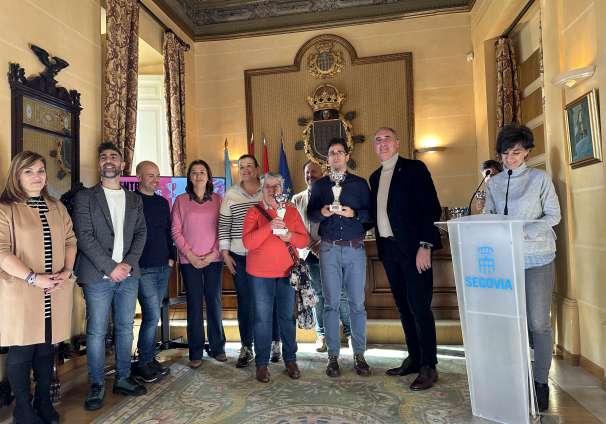 Entrega premios carrera Fin de Año salón 23