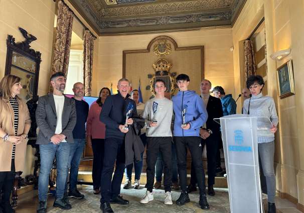 Entrega premios carrera Fin de Año salón 21