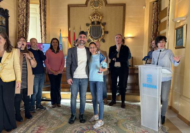Entrega premios carrera Fin de Año salón 13