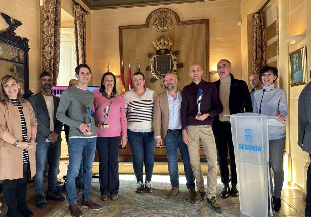 Entrega premios carrera Fin de Año salón 10
