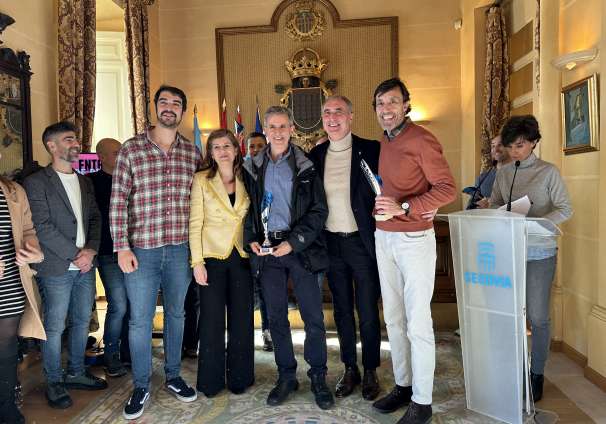 Entrega premios carrera Fin de Año salón 9