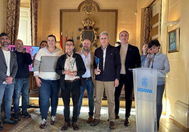 Entrega premios carrera Fin de Año salón 7