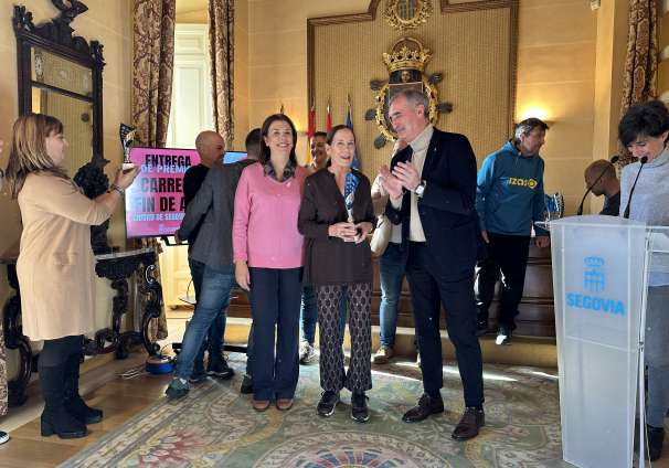 Entrega premios carrera Fin de Año salón 4