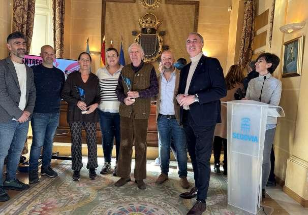 Entrega premios carrera Fin de Año salón 7