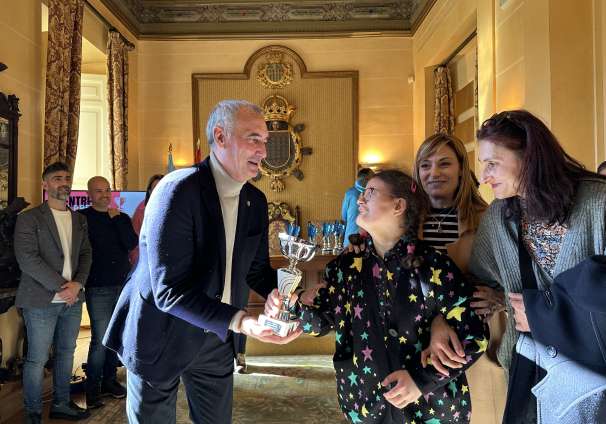 Entrega premios carrera Fin de Año salón 2