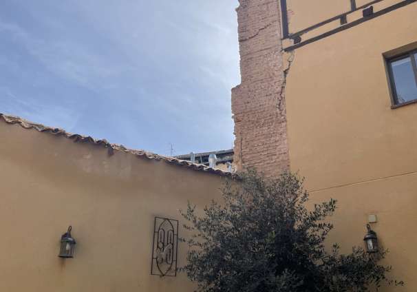 Grietas en el edificio de la calle Escuderos