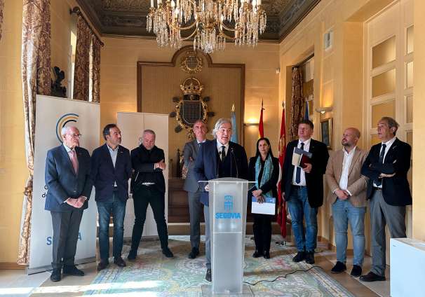 El presidente del comité  en la defensa de la candidatura Ciudad Europea del Deporte