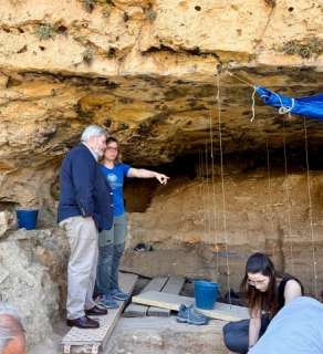 Visita a las excavaciones del yacimiento del Abrigo de San Lázaro