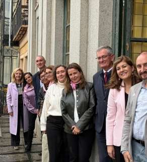 el alcalde de Segovia recibe a la nueva junta directiva de la AECC