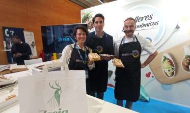 Merino con responsables de Pastelería Freira