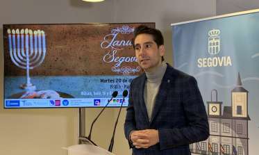 Concejal Miguel Merino en la rueda de prensa Janucá