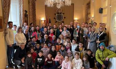 Foto familia premiados Carrera Fin de Año 2023