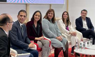 Alcaldesa Clara Martín en FITUR panel debate con Reyes Maroto