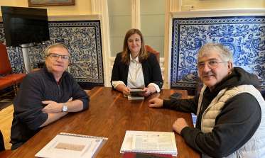 La alcaldesa con la Asociación Antiguos alumnos Residencia Provincial