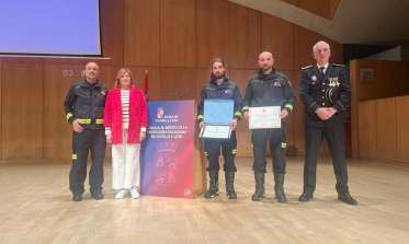 Entrega del reconocimiento a los bomberos de Segovia
