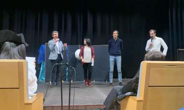El concejal de Participación Ciudadana, Andrés Torquemada, en el salón de actos del Campus María Zambrano en la presentación de la sexta edición del certamen ‘Un mundo más justo a través del teatro