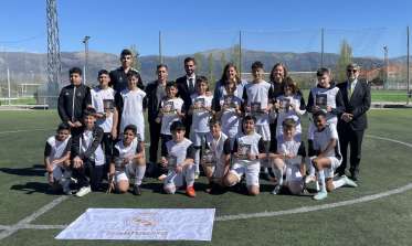 Alcaldesa y Arbeloa visitan la Escuela de la Fundación Real Madrid y Ecopilas en Segovia