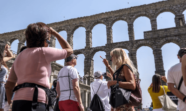 Turistas en el Acueducto