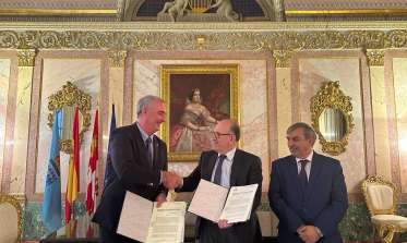 Firma del convenio para la cesión parcelas colaborativas