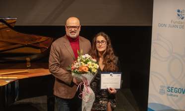 Entrega premio Maria de Pablos ganadora