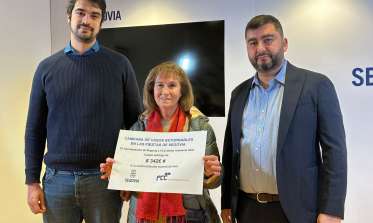 Entrega dinero campaña vasos reutilizables a la Asociación San Vicente de Paúl