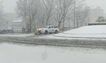 Pick up en rotonda con nieve