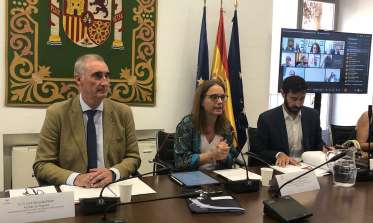 El alcalde de la ciudad, José Mazarías, asiste a la reunión de la Comisión de la Función Pública, Justicia y Recursos Humanos de la FEMP