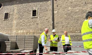 Visita las obras de reurbanización de la calle Blanca de Silos
