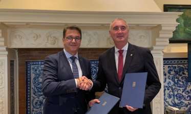 Firma del convenio con la Fundación Caja Rural para el encuentro de Isabeles