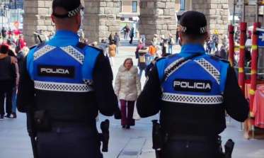 Policía local patrullando