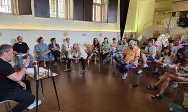 Preparación de la recreación de la proclamación de Isabel I