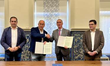 Firma convenio Ayuntamiento-Diputación aparcamiento AVE