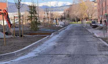 La renaturalización de las plazas de Nueva Segovia entra en su última fase con el asfaltado y la plantación de arbustos
