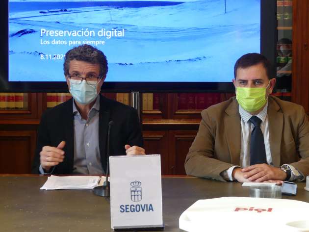 Un novedoso sistema de almacenamiento garantiza la conservación de fondos del Archivo del Ayuntamiento de Segovia 
