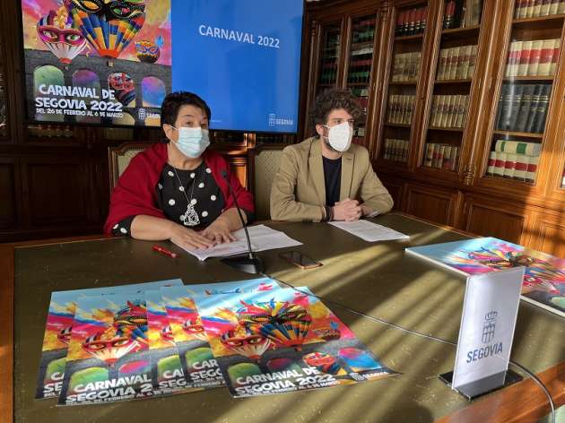  Alcaldesa presenta con concejal de Cultura programa Carnaval 2022