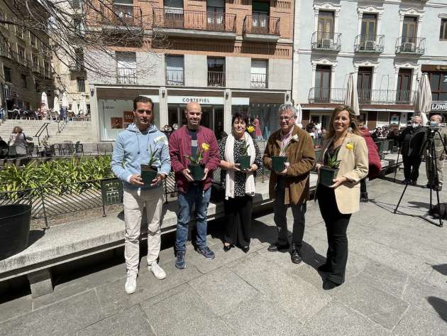 Segovia vuelve a plantar tulipanes para concienciar sobre la enfermedad de Parkinson