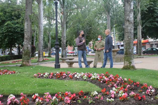 2022-06-27 Plantación flores