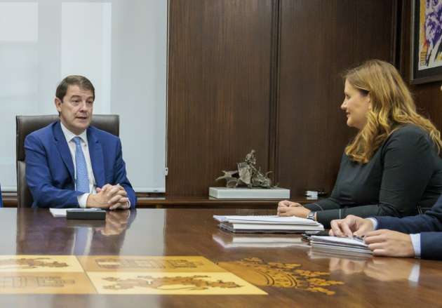 Reunión alcaldesa Segovia con presidente de la Junta