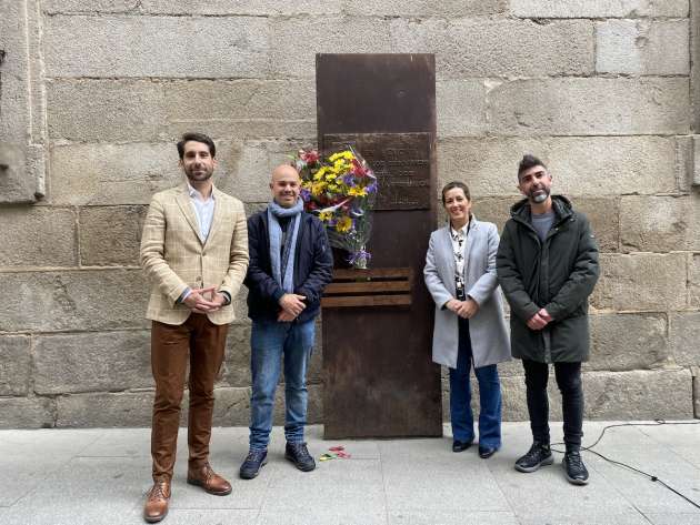 Ofrenda floral en el aniversario de la proclamación de la II República