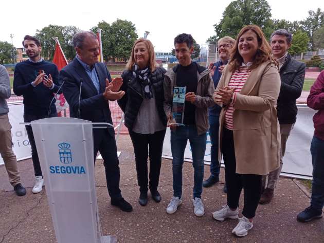 Alcaldesa y presidente del CSD, en el homenaje a Javi Guerra