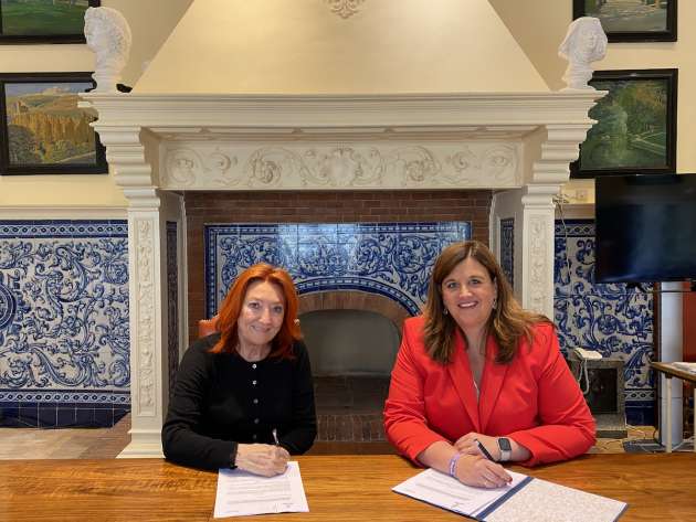 Firma convenio Hay Festival