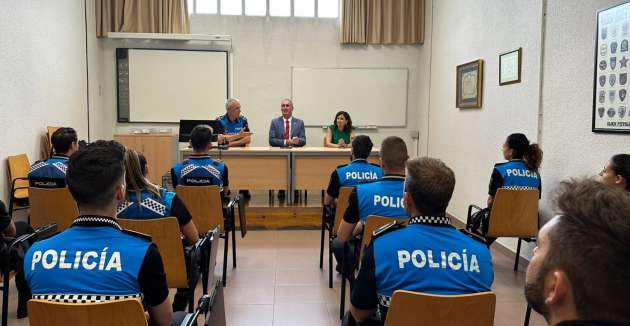 Visita del alcalde al cuartel de la Policía Local