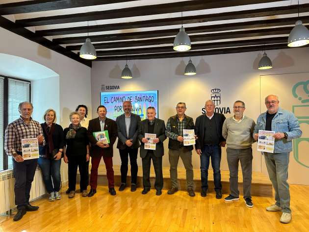 El concejal de Educación y la Asociación de Amigos del Camino de Santiago