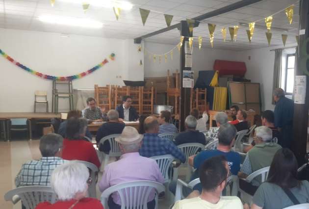 Reunión con los vecinos del barrio incorporado de Madrona