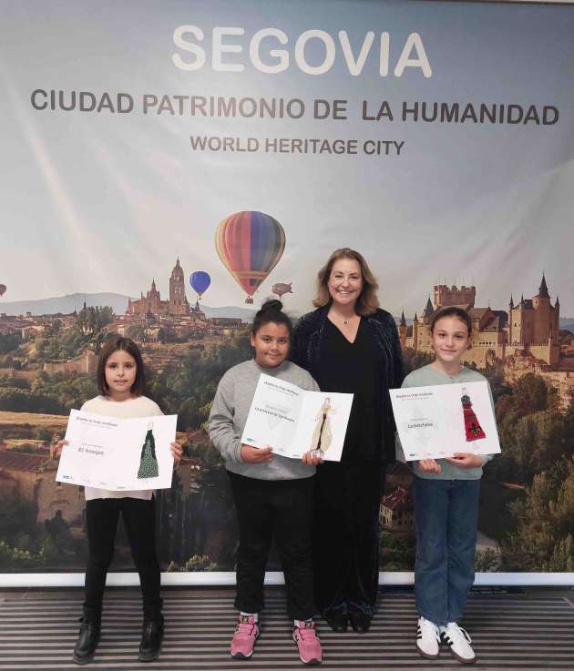  La concejala de Turismo, May Escobar, ha entregado los premios del concurso "Crea tu indumentaria medieval"