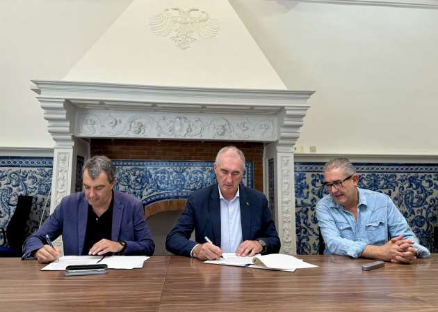 La Comunidad de la ciudad y tierra de Segovia y la vuelta ciclista a España firman un acuerdo para la llegada a la Bola del mundo