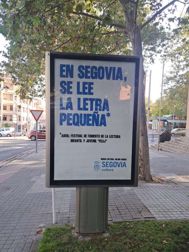 Mupi de la campaña creativa campaña para visibilizar la amplia oferta cultural de la ciudad